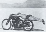 a Vincent Black Shadow Weltrekord 252Kmh von 1948 Fahrer Rolli Free auf Bonneville Salzsee.jpg