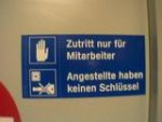 12787-widersprueche-auf-dem-schild.jpg