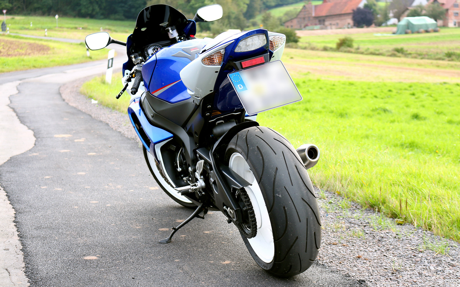 GSX R 1000 K7   08