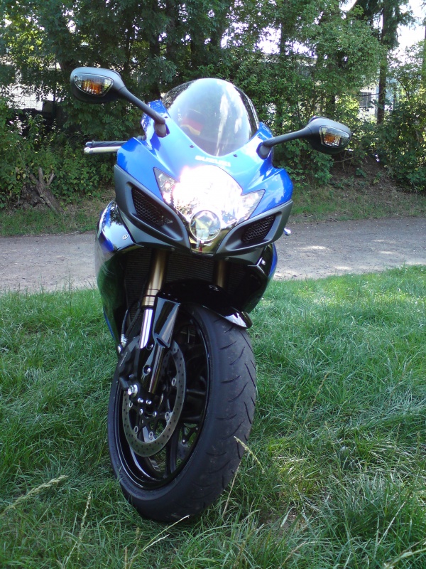 GSX R 600 blau schwarz front 2