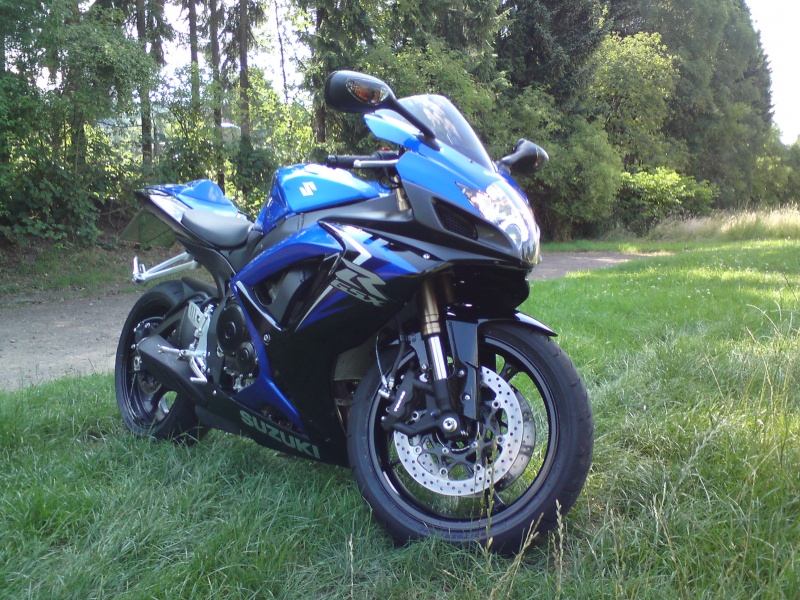 GSX R 600 blau schwarz front