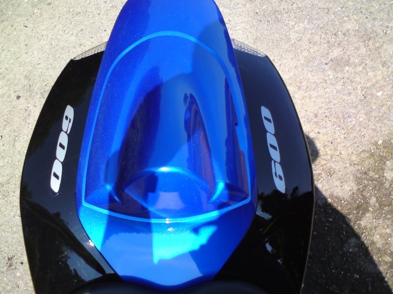 GSX R 600 blau schwarz heck