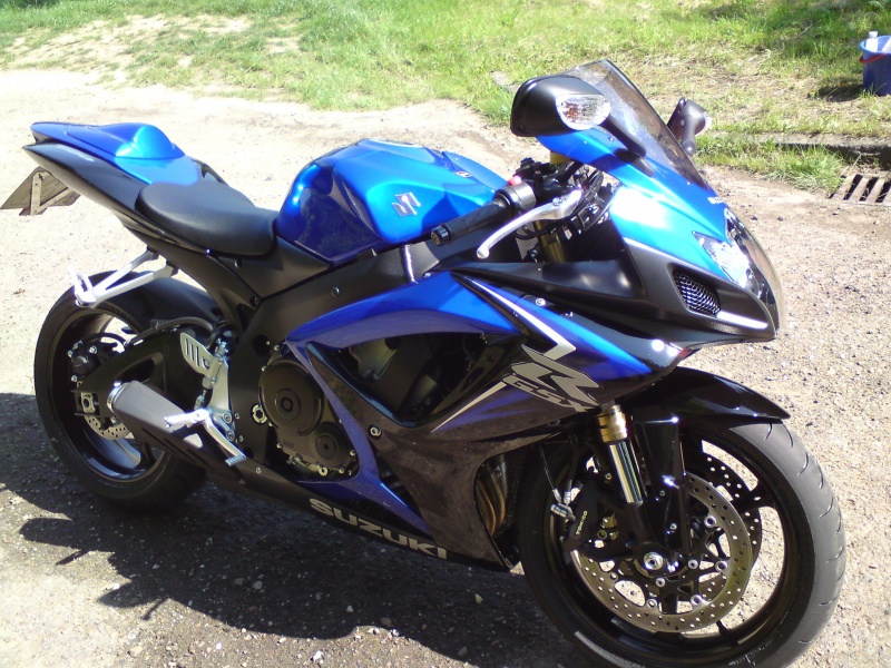 GSX R 600 blau schwarz seite