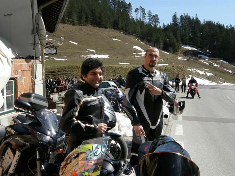 In der Kalten Kuchl mit Harry (Fotograf) und Ali.

Ajo bin der rechts. :D